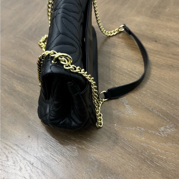 Luxurious Black Quilted Crossbody Bag with Gold Accents Vera New York - Picture 5 of 7